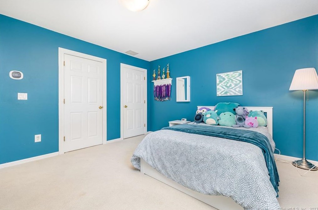 8 Saxon Woods, Avon CT  06001-4060 exterior