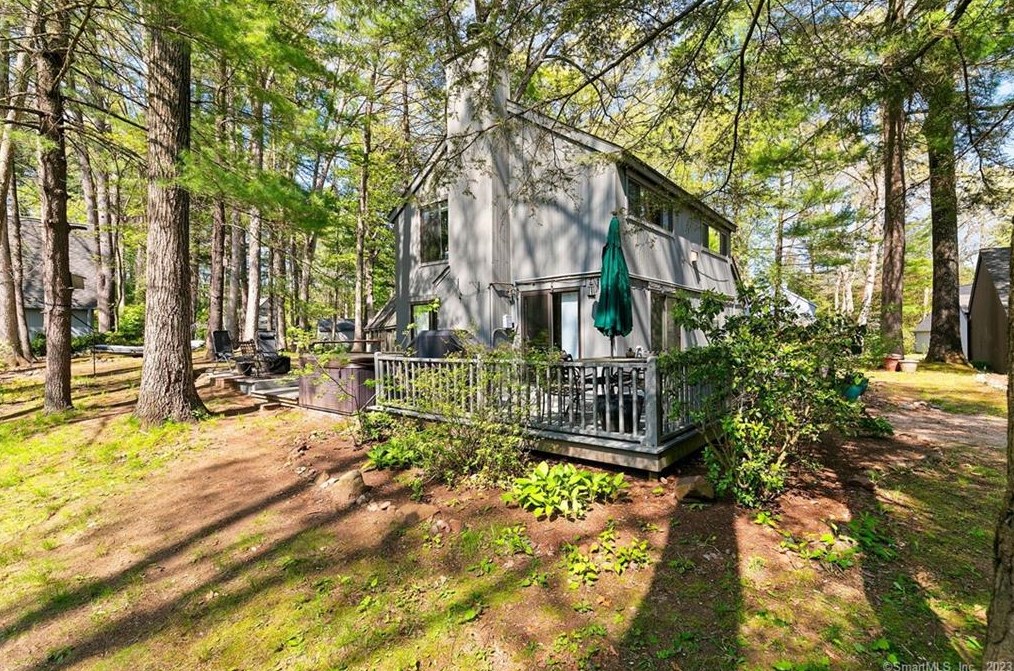 11 Clover Ct, Avon CT  06001-3303 exterior