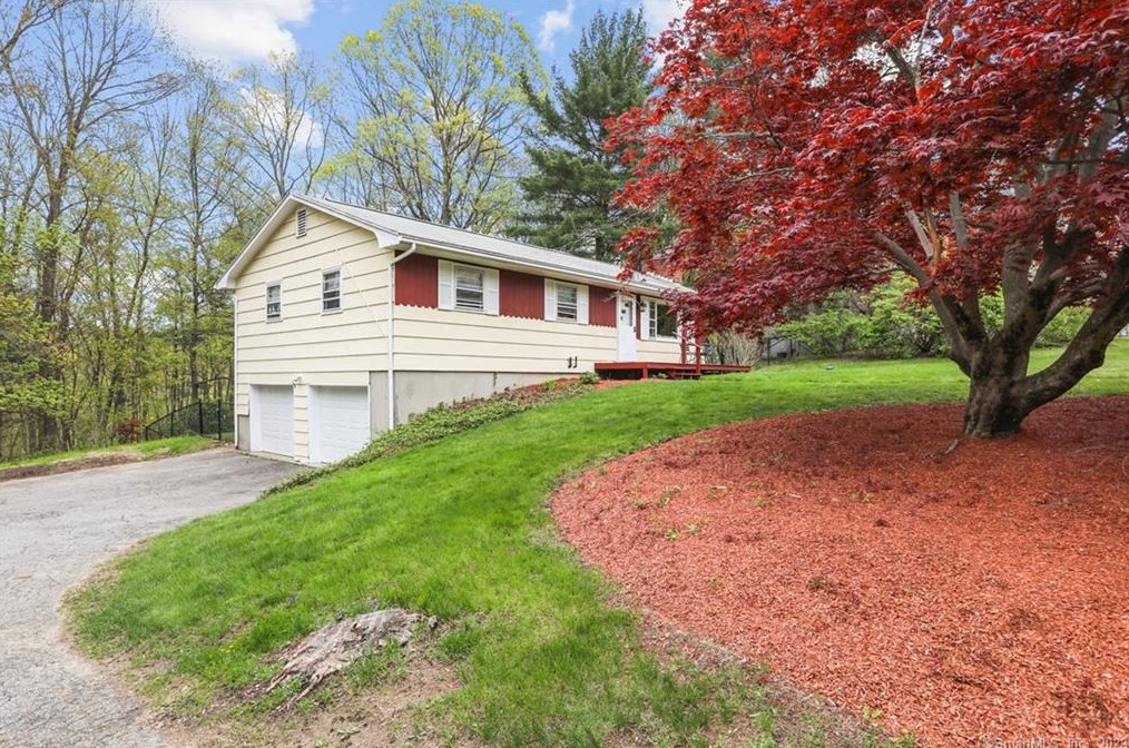 4 Mohawk Cir, Danbury, CT 06811