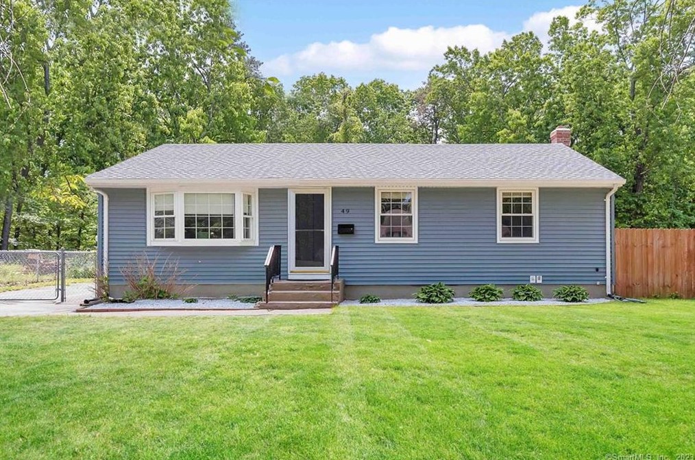 49 Juniper Dr, Windsor Locks, CT 06096