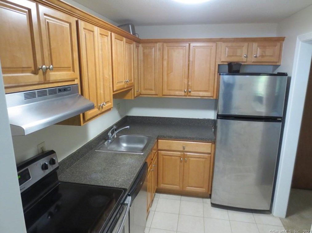 60 Rambling Brook Ln #c2, Glastonbury, CT 06033