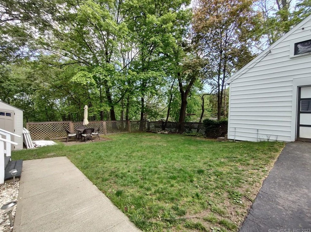 34 Jane St, Huntington, CT 06484
