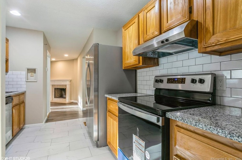 27 Crows Nest Ln #18q, Danbury, CT 06810