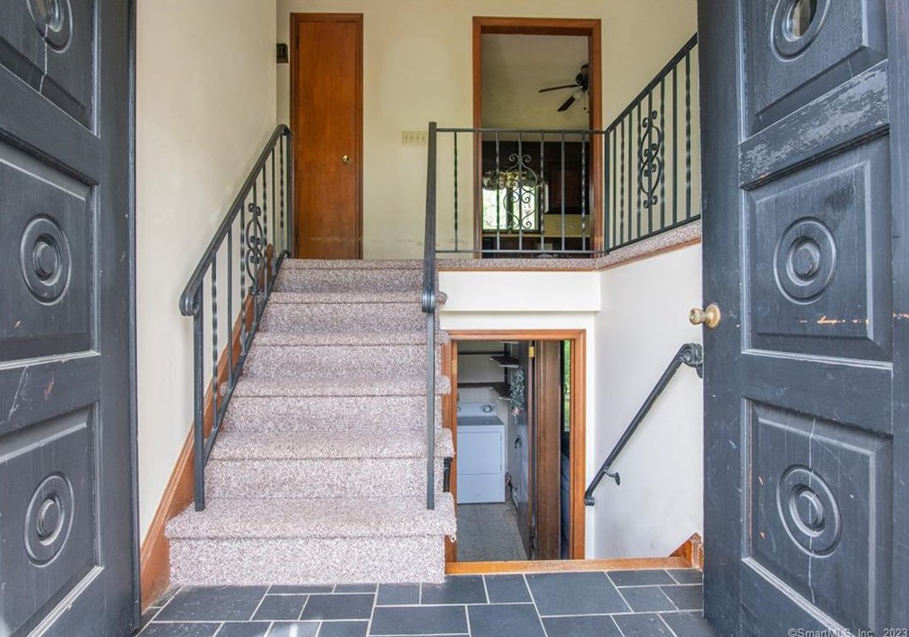 12 Westview Trl, Danbury, CT 06812-4805