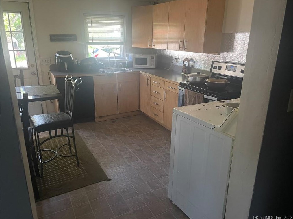 300 Main St, Cromwell CT  06416-2303 exterior