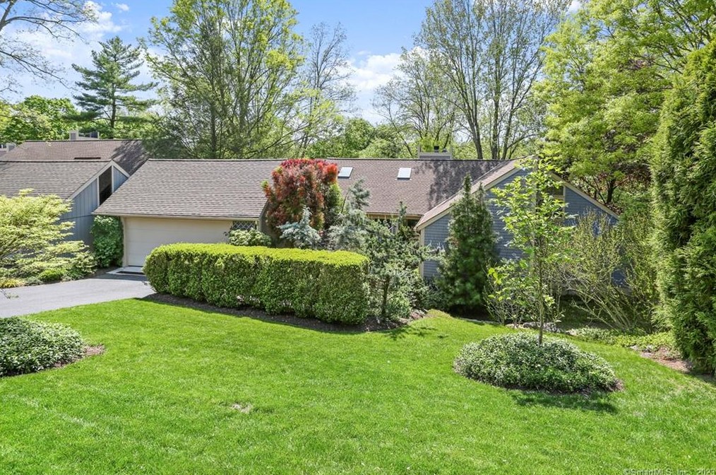415 W Lyon Farm Dr #415, Greenwich, CT 06831