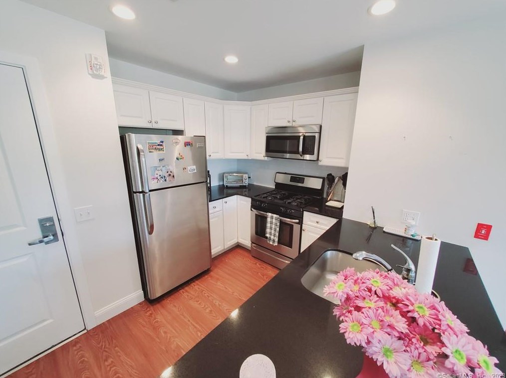 947 Hope St #401, Stamford, CT 06907