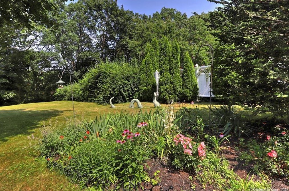 75 Housatonic Ave, Stratford CT  06615-6089 exterior