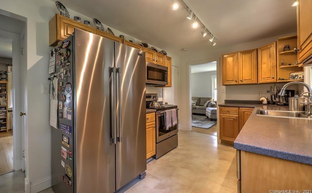 75 Housatonic Ave, Stratford CT  06615-6089 exterior