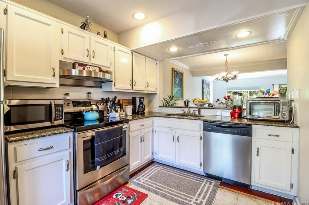 166 Old Brookfield Rd #34-2, Danbury, CT 06811
