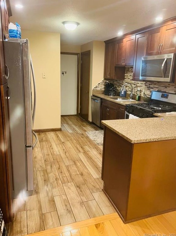 11 Arthur Dr #5, Wapping, CT