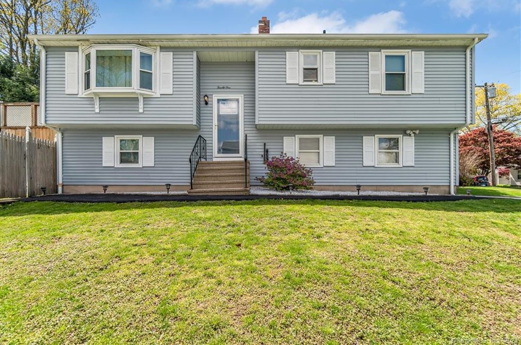 21 Lancaster St, Watertown, CT 06779