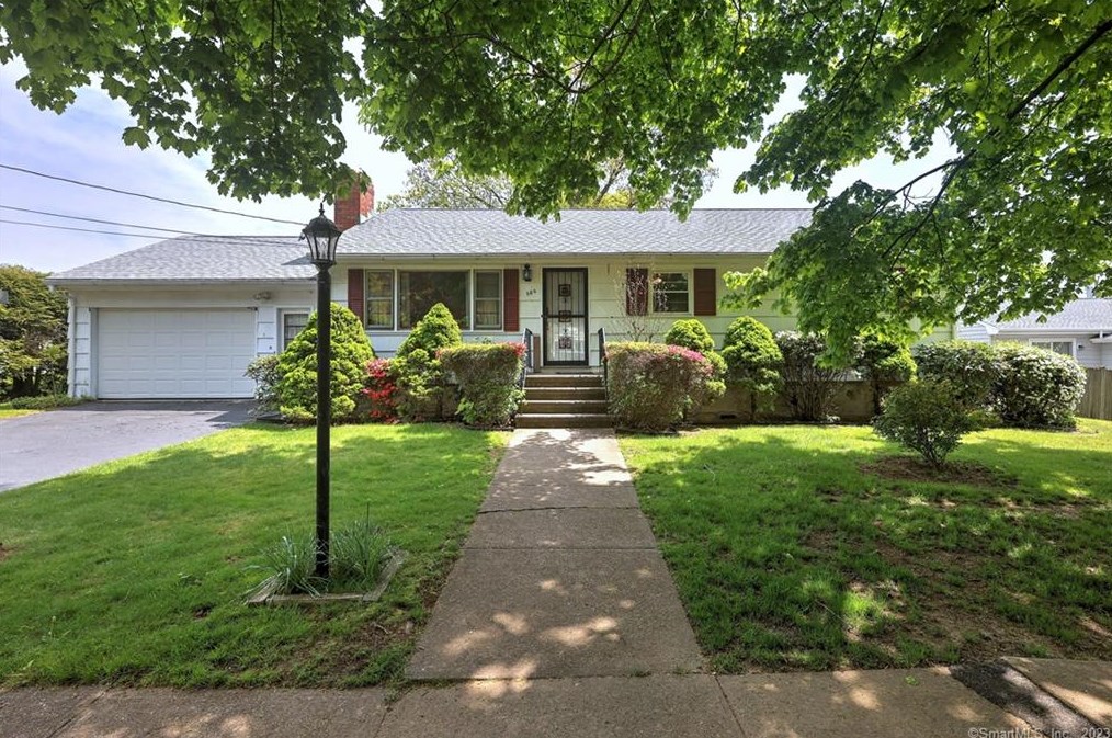 580 Zenith Dr, Stratford, CT 06614