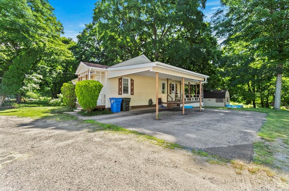 7 Hamilton Ct, Norwich, CT 06360