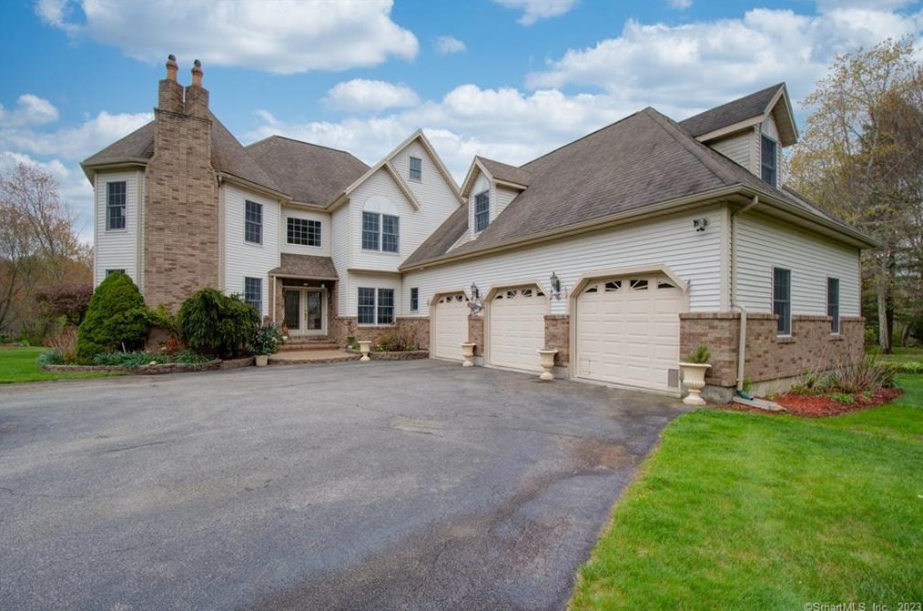 21 Silver Meadow Dr, Colchester, CT 06415