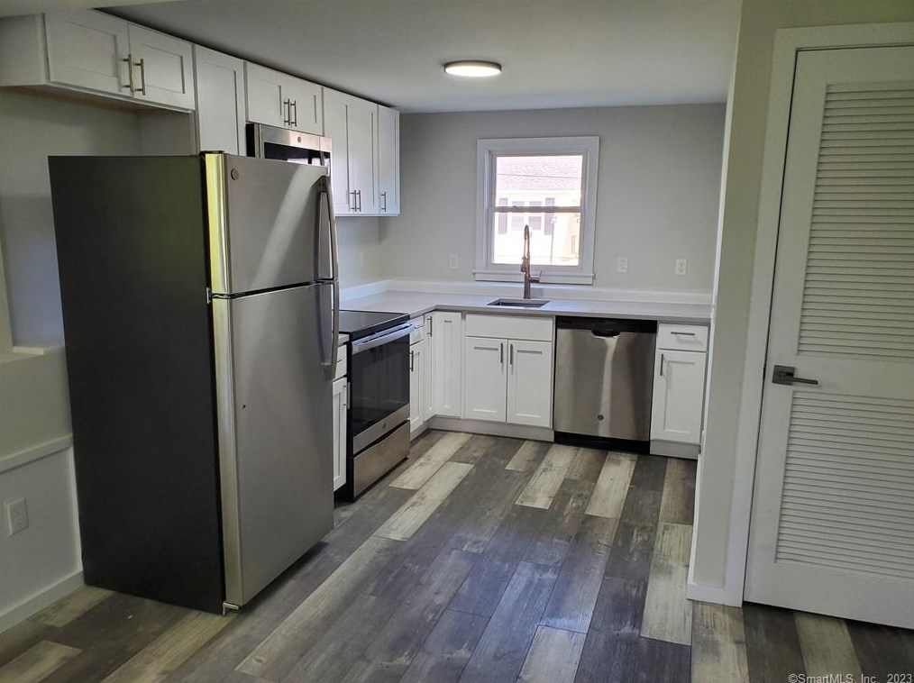3 Damien Rd, Branford, CT 06405