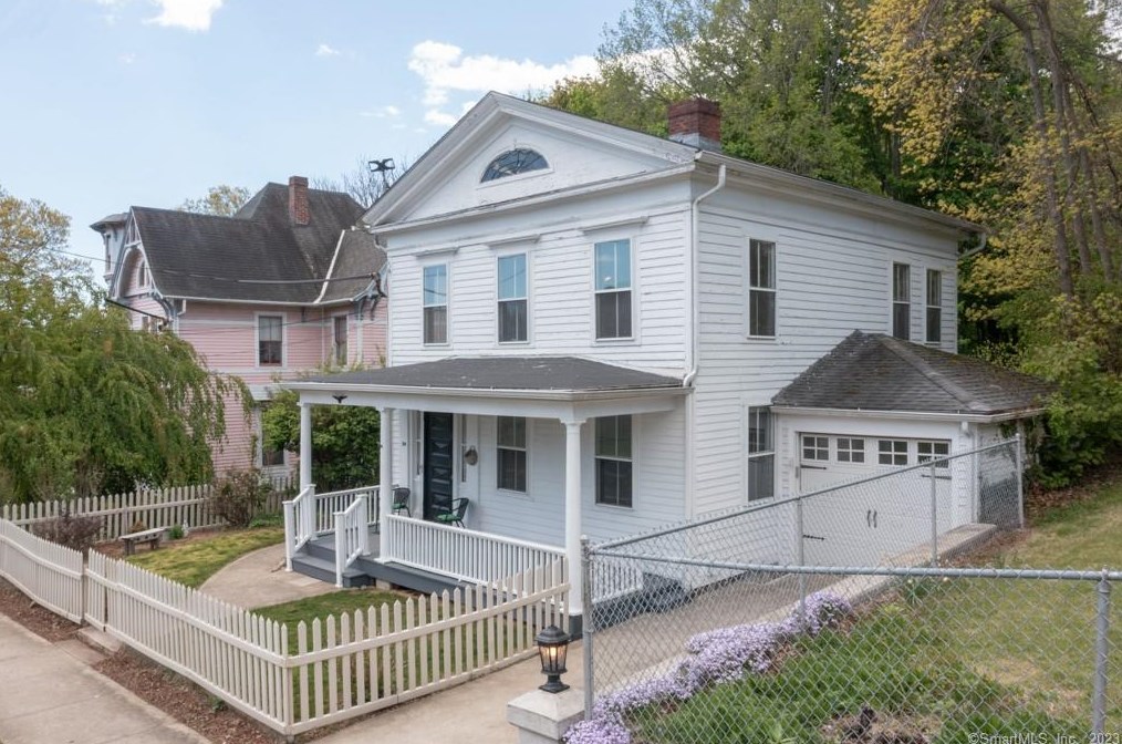 20 Eades St, Branford, CT 06405