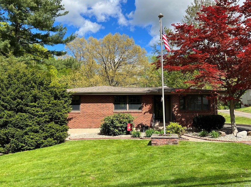 48 Hanover St, Wallingford, CT 06492