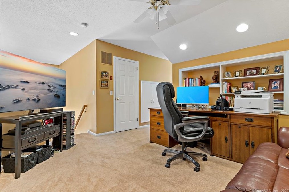 16 Foxbridge Village Rd #16, Branford, CT 06405