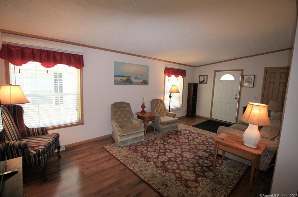 50 Mountainview Rd, East Hampton, CT 06424