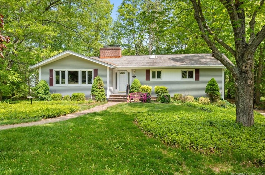 22 Laurel Hill Dr S, Niantic, CT 06357