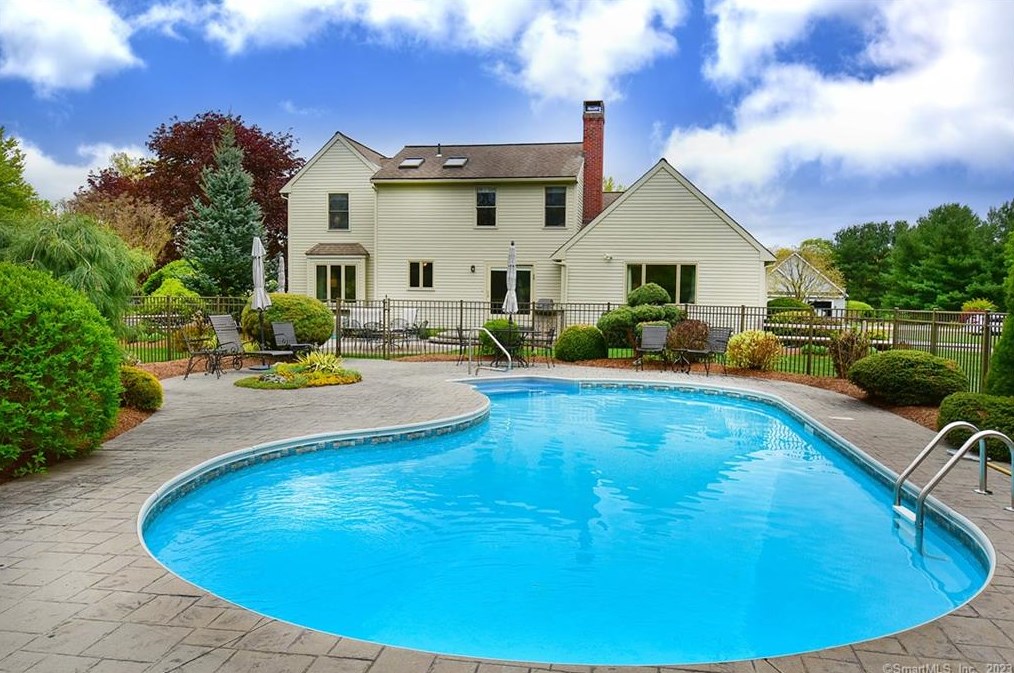 6 Country Farm Ln, Ellington, CT 06029