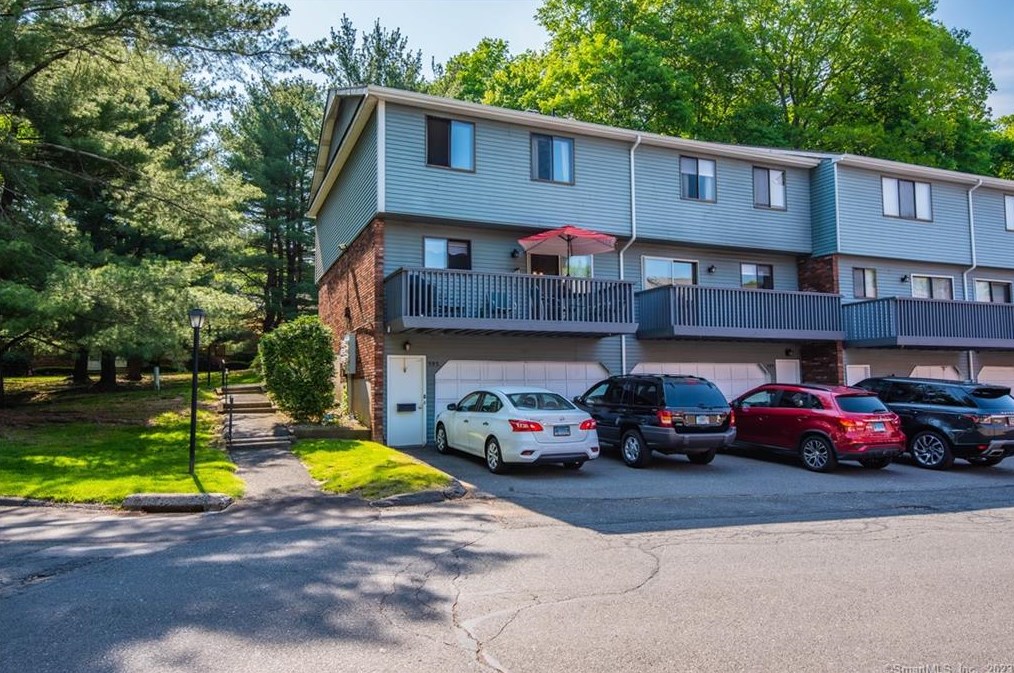 595 Churchill Dr #595, Hartford, CT 06111