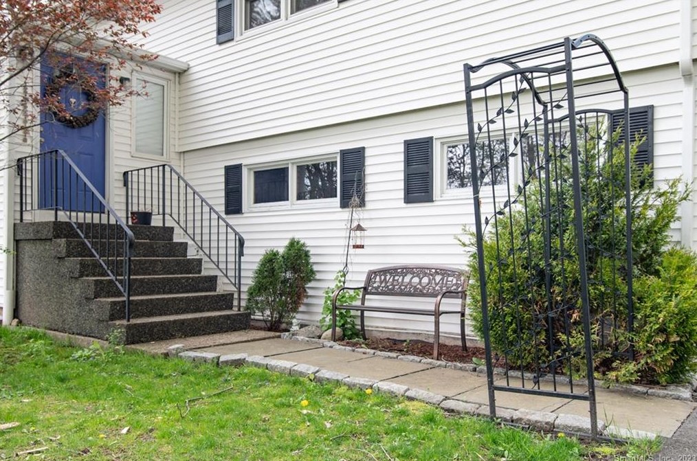 251 Whisconier Rd, Brookfield Center, CT 06804