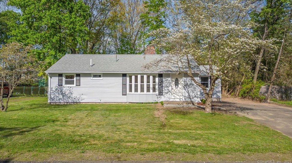 31 Daniel Blvd, Bloomfield, CT 06002