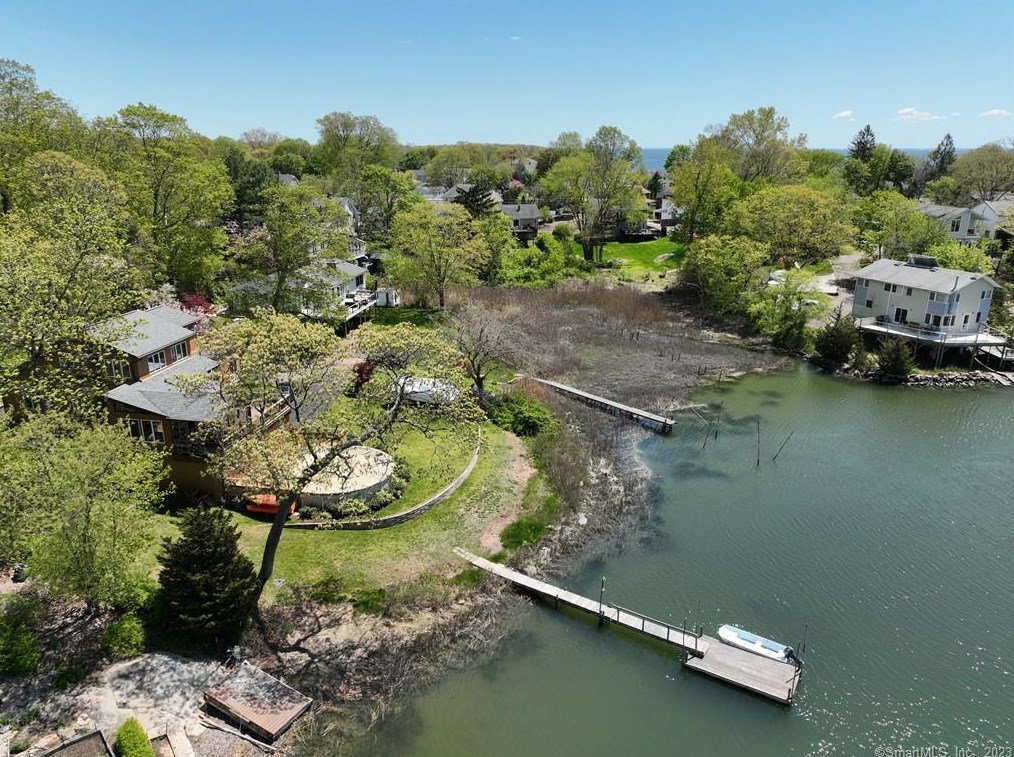 5 Valley St, Branford, CT 06405