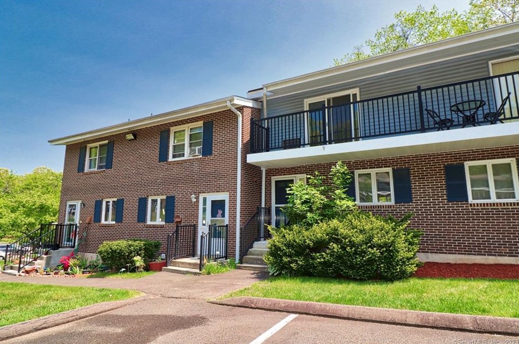 25 Woodridge Dr #25, Cheshire, CT 06410