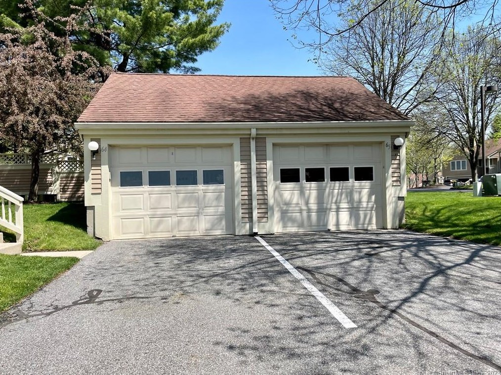 65 Brittania Dr, Danbury, CT 06811