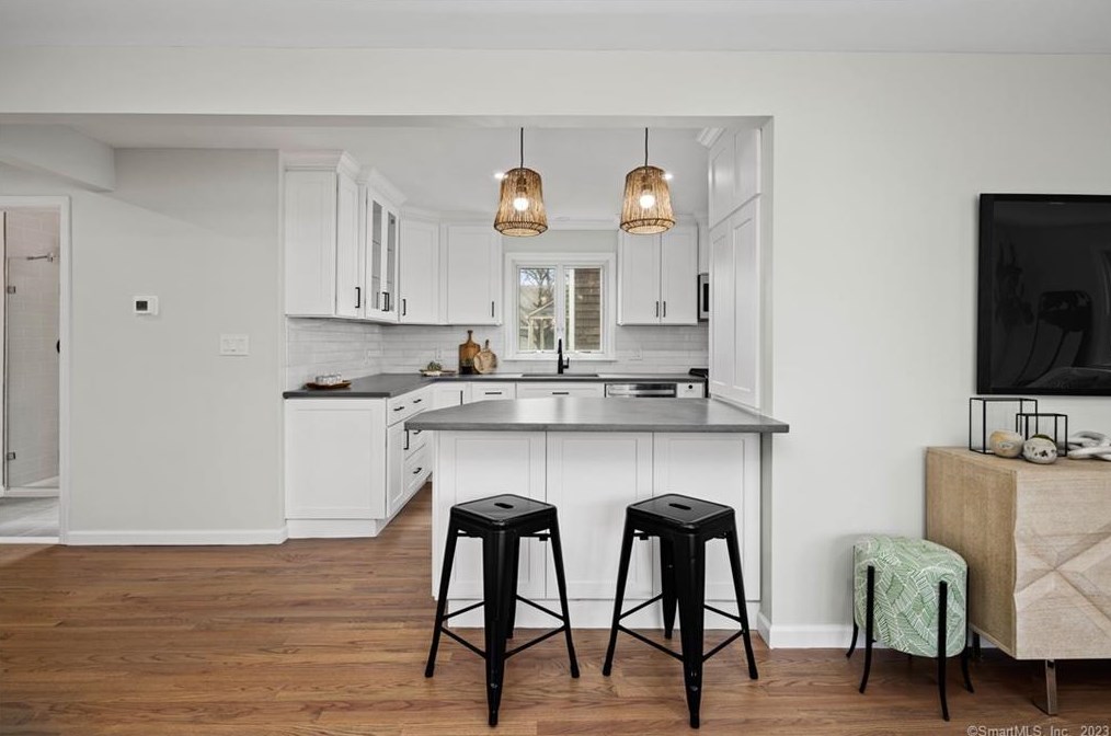 134 Colony St, Fairfield CT  06824-5203 exterior