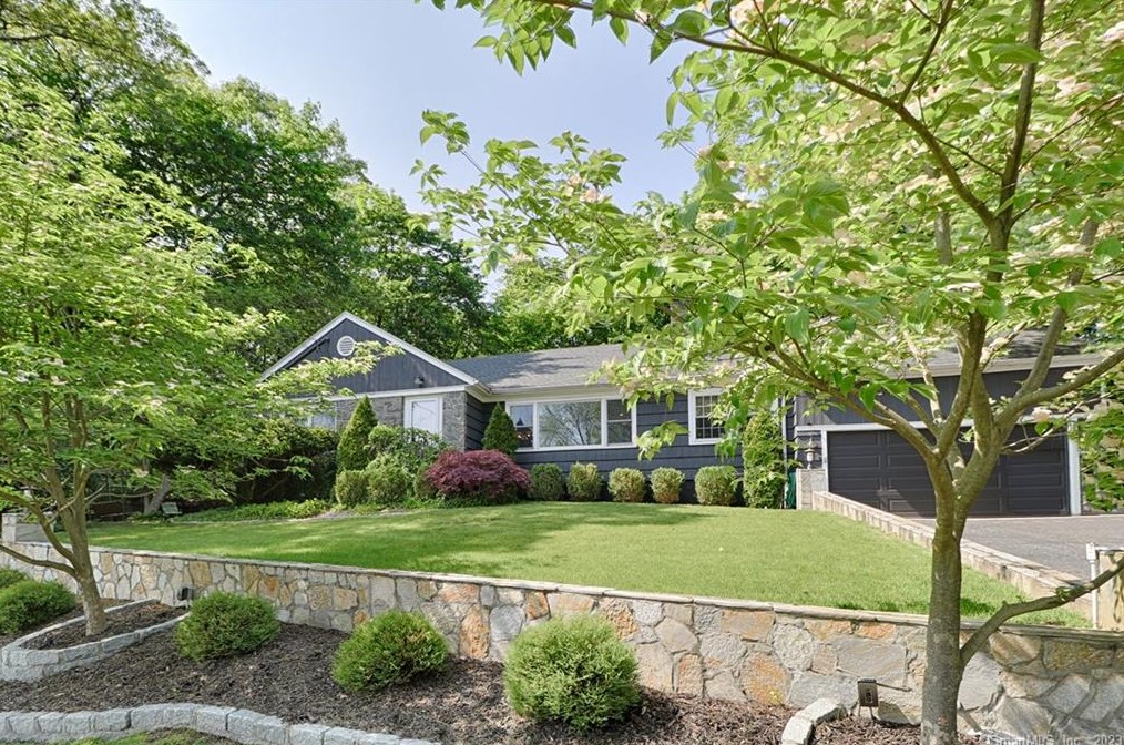 112 Benedict Ave, Fairfield, CT 06825-1705