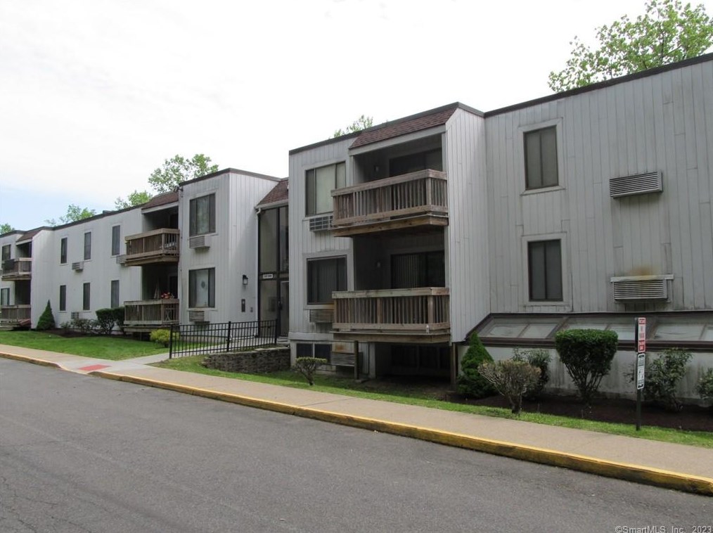 175 Mill Pond Rd #316, New Haven, CT 06514