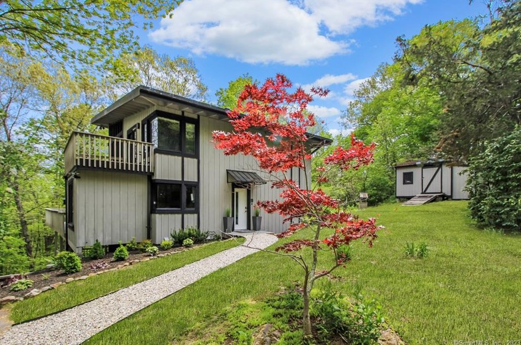 16 Johnson Rd, East Hampton, CT 06447