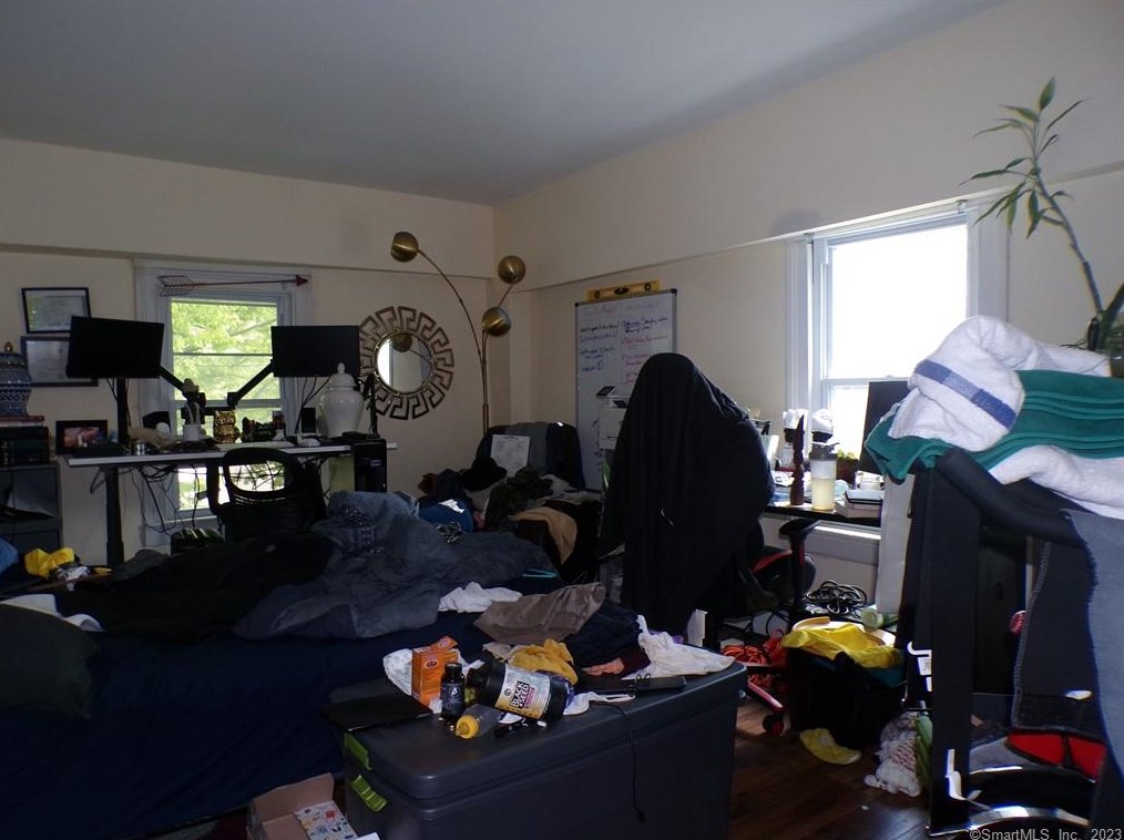 1559 Elm St, Stratford CT  06615-7031 exterior