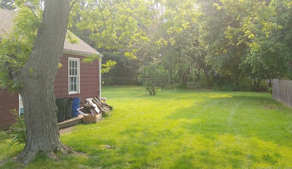 1559 Elm St, Stratford CT  06615-7031 exterior