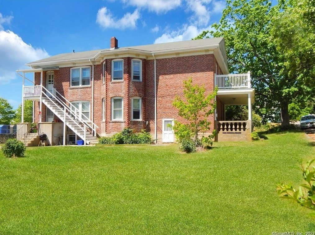 10 Cherry St #2nd, Pawcatuck, CT 06379