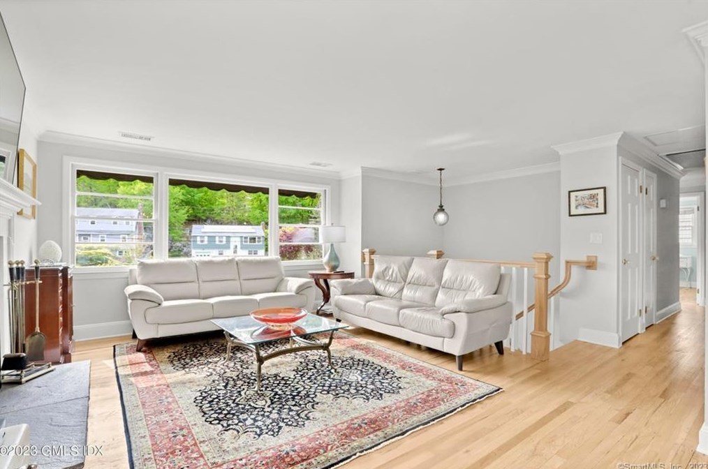 17 Fado Ln, Cos Cob, CT 06807