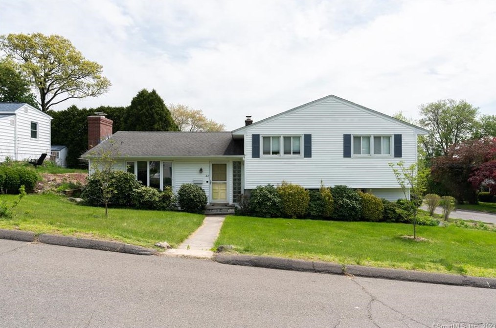 23 Salem Blvd, Union City, CT 06770-3719