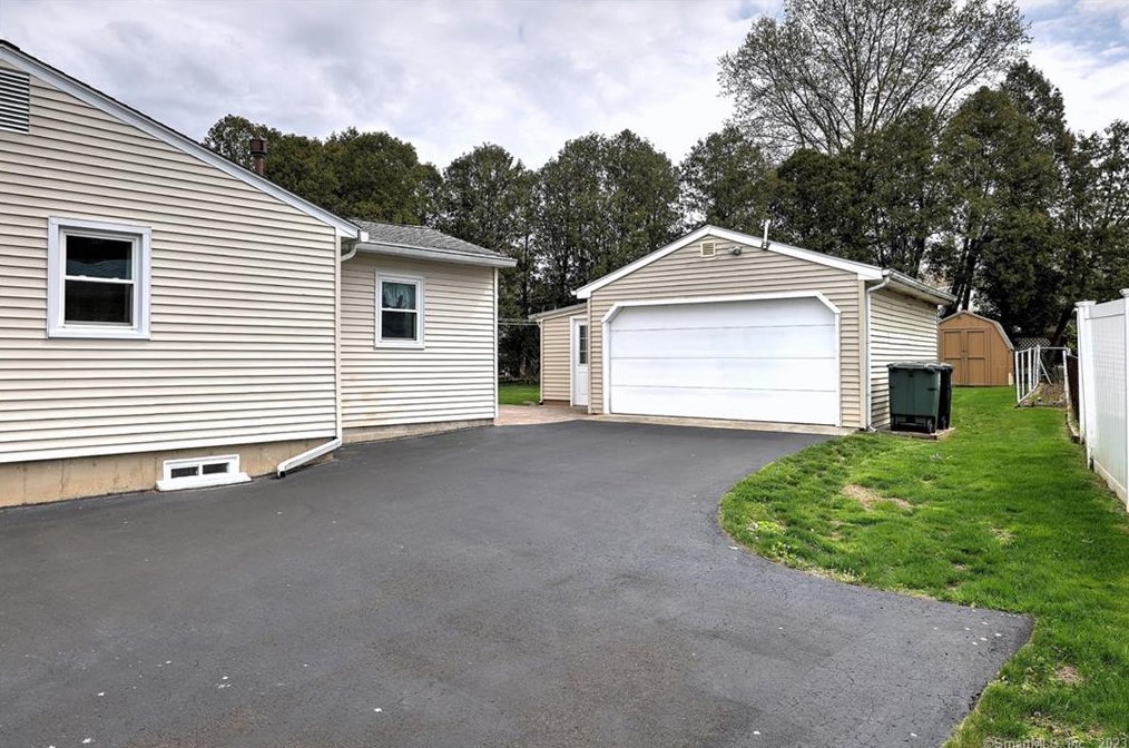 919 Naugatuck Ave, Milford, CT 06461