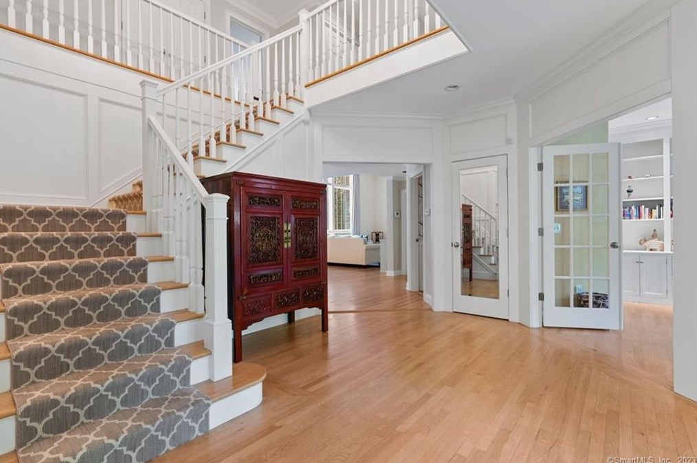 8 Aspenwood Dr, Simsbury, CT 06089