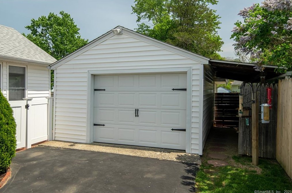 34 Canterbury Ln, Plainville, CT 06062