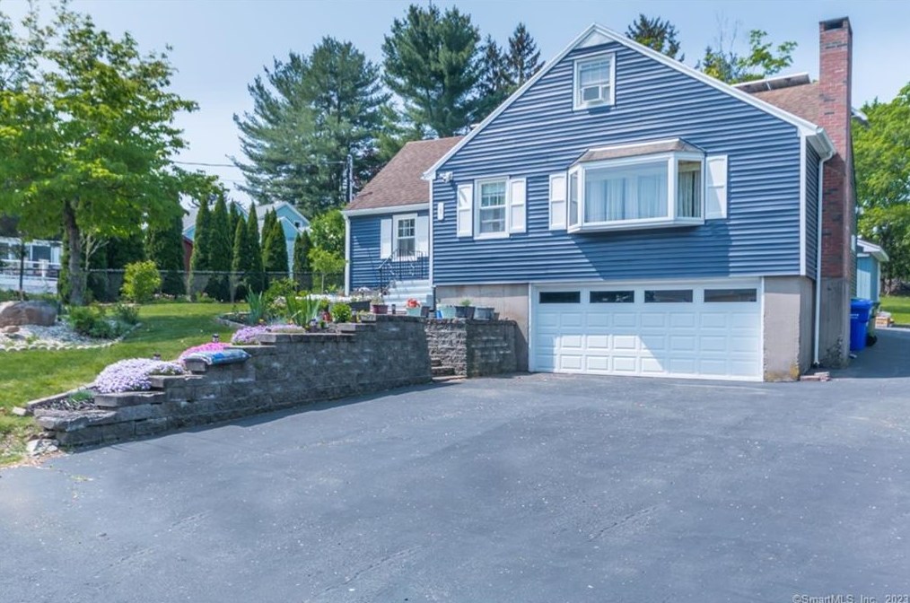 1 Harrison Dr, Cromwell, CT 06416