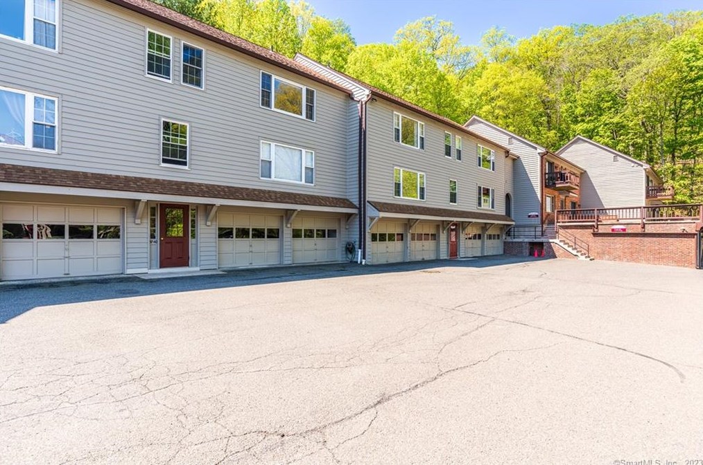 40 Village Walk #40, Wilton, CT 06897