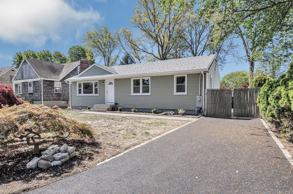 180 Kensington Pl, Bridgeport, CT 06610