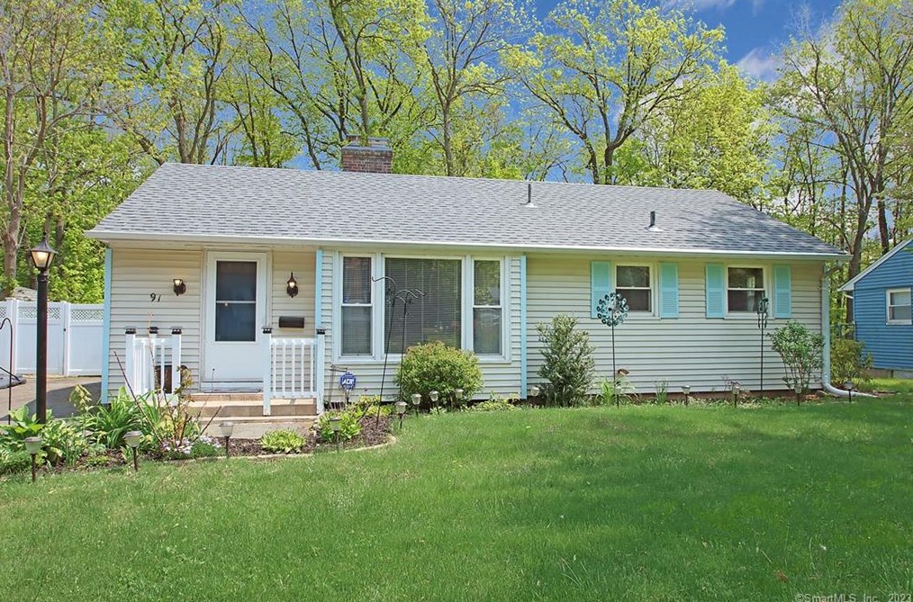 91 Ellsworth Dr, Bloomfield, CT 06002
