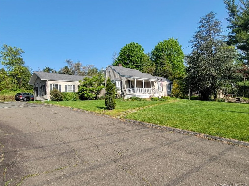 319 Huntington St, Huntington, CT 06484
