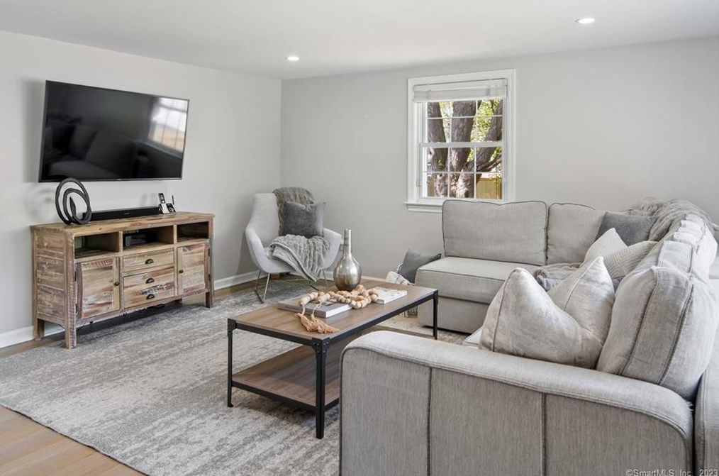 9 New Ln, New Canaan, CT 06840